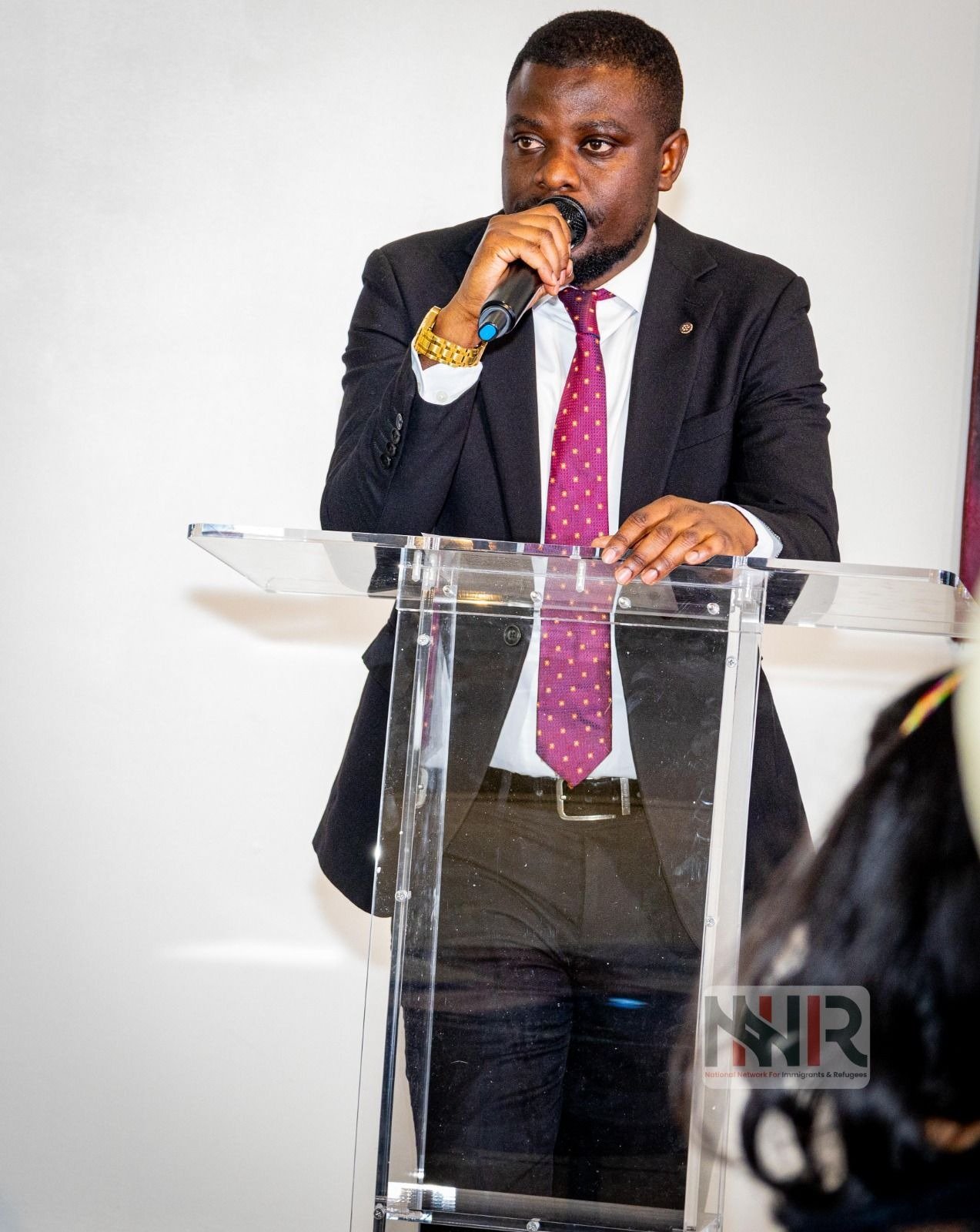 Speaker addressing and connecting with a live audience